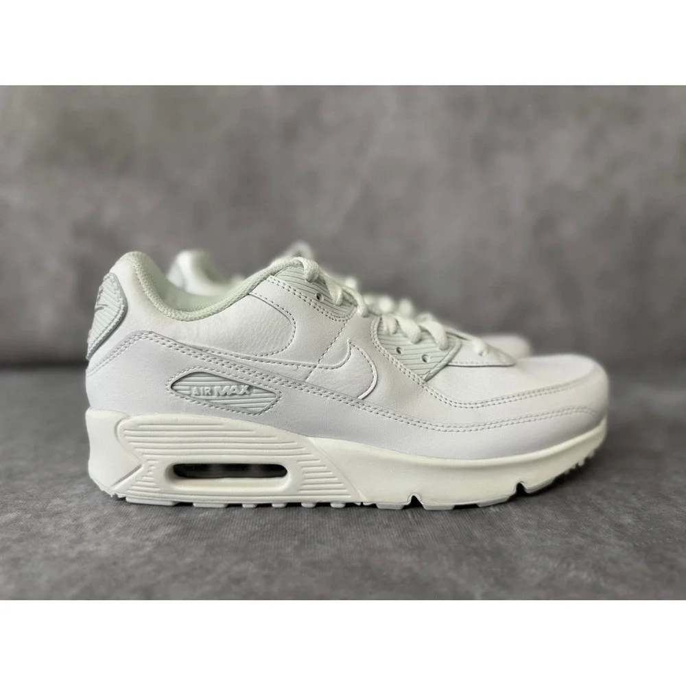Nike Air Max 90‎ – White – Boys 7Y / Women 8.5 – No Box